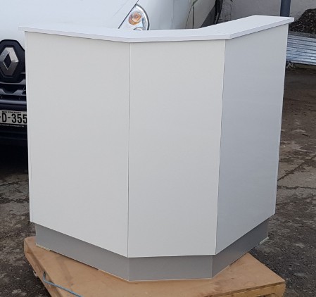 950/950/1150mm high white top with gloss white front.